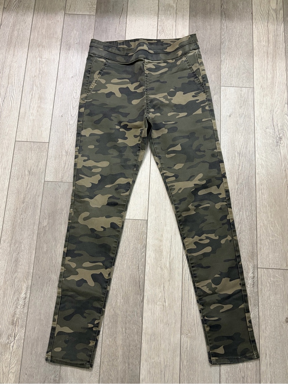 New York & Company Pull On Olive Green Camo Skinny Pants Medium